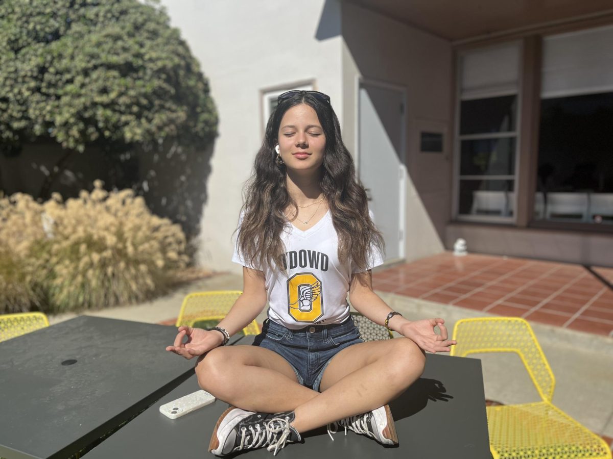 Leila Arizmendi '25 meditating outdoors.